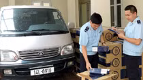 Nhiều cách tuồn hàng lậu vào nội địa