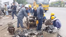 Vớt được 24m³ rác từ 6 miệng cống dẫn nước vào siêu máy bơm