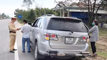Xe tư nhân “trá hình” xe khách trên tuyến Huế - Đà Nẵng