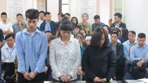 Nữ chủ quán karaoke cháy ở Hà Nội khiến 13 người chết hầu tòa