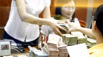 Làm sao để kiểm soát được tiền gửi trong ngân hàng?