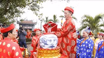 Ngày thứ 2 diễn ra Lễ khai Ấn đền Trần, Nam Định: Lễ rước nước, tế cá