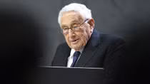 Kissinger con buôn chính sách