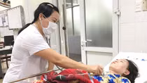 Bị sét đánh ngừng tim, một phụ nữ may mắn thoát chết