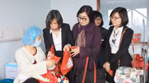 Tập đoàn GFS thăm hỏi và tặng quà bệnh nhân bệnh viện Nhi Trung ương