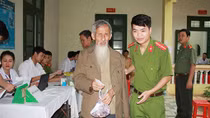 Công an tỉnh Hòa Bình gắn bó với dân để hiểu dân và vì dân phục vụ