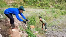 Bám bản vùng cao giúp dân thoát nghèo