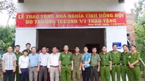 Ấm lòng tình đồng chí đồng đội