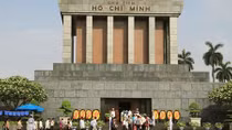 Hơn 45 nghìn lượt khách vào Lăng viếng Chủ tịch Hồ Chí Minh dịp lễ 30-4 và 1-5