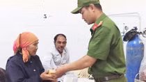 Nồi cháo nghĩa tình ấm lòng bệnh nhân nghèo