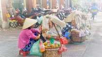 Quặn lòng với gánh nặng mưu sinh
