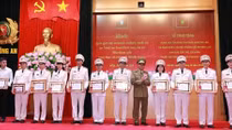 Trao phần thưởng cao quý của Nhà nước CHDCND Lào cho tập thể, cá nhân thuộc Bộ Công an Việt Nam