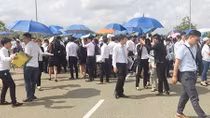 Bày trận “chim mồi” để “treo đầu dê, bán thịt chó”!
