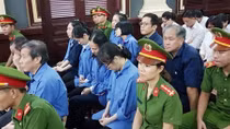 Luật sư bào chữa cho các bị cáo là người giúp việc bà Phấn