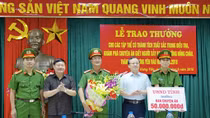 Khen thưởng các tập thể có thành tich điều tra vụ án giết người tại Hưng Yên