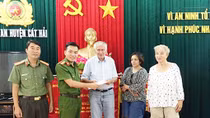 Ông lão U80 người Đức lạc trong rừng sâu được Công an cứu sống