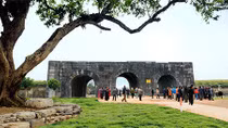 Những tiền nhân lạc thời