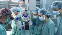 5 bệnh nhân được ghép giác mạc do người Mỹ hiến tặng