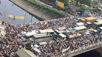 Như một kẻ tội nghiệp và như một tên ăn trộm