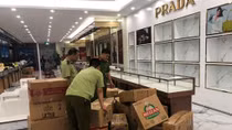 Trung tâm mua sắm dành cho khách du lịch bán hàng “nhái” đồ hiệu