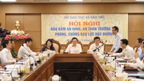 Nhà trường tăng cường "dạy người", dạy kỹ năng sống