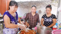 Bữa ăn như ân tình của phố!