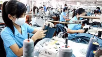 Tiếp tục tranh cãi về tiền lương và tăng năng suất lao động