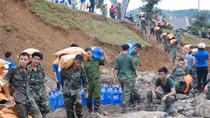 Những câu chuyện cảm động ghi từ “rốn lũ” Mường La