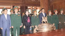 Chủ tịch Quốc hội dâng hương tưởng niệm Chủ tịch Hồ Chí Minh tại khu K9