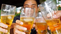 Rượu hồng đào trút nhào vô nhạo