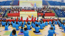 Gần 3.000 người đồng diễn Yoga kỉ niệm ngày Quốc tế Yoga