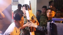 Hàng trăm vũ khí nguy hiểm trong cửa hàng "Đồ lính - đồ phượt"