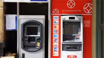 Cài đặt thiết bị vào cây ATM để chiếm đoạt tiền
