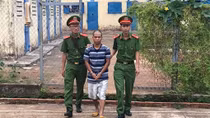 Nhậu say về nhà đánh cha đang quá xỉn