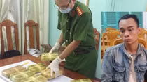 Vác gần 50 nghìn viên ma túy định vượt biên vào Việt Nam