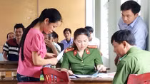 Gần 1.000 người được cấp căn cước công dân lưu động