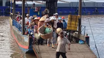 Xử lại vụ tranh chấp bến đò giữa chính quyền và người dân