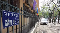 Hậu ”cấm đỗ xe trước cửa nhà tôi!”