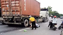 Hung thần container đâm một phụ nữ tử vong