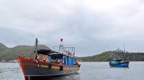 Lai dắt tàu cá cùng 4 ngư dân lâm nạn trên biển vào bờ an toàn