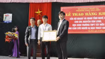 Nam sinh xứ Nghệ dũng cảm cứu người trong dòng nước lũ được tặng bằng khen