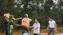 Công an Hà Tĩnh: Tặng 1.000 suất quà cho người dân vùng lũ