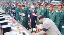 Đưa 44 hài cốt liệt sĩ Quân tình nguyện Việt Nam hy sinh ở Campuchia về lòng đất mẹ