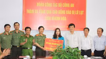 Bộ Công an trao 1 tỷ đồng hỗ trợ khắc phục hậu quả thiên tại lũ lụt