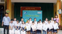 Hàng nghìn phần quà đồng hành cùng em tới trường
