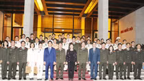 Chủ tịch Quốc hội gặp hai mươi gương mặt thanh niên Công an tiêu biểu năm 2016