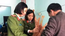 Gần 1 tấn gân bò, trâu sử dụng chất tẩy trắng đang đến nhà hàng 
