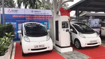 Đà Nẵng đưa xe ô tô điện chạy bằng năng lượng mặt trời vào hoạt động
