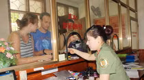 Làm thêm giờ để cấp hộ chiếu, giấy thông hành cho người dân