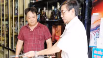 Ông Hùng chữa cháy